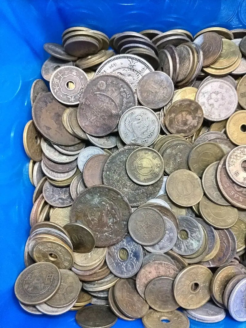 Old coins: Approximately 2400g