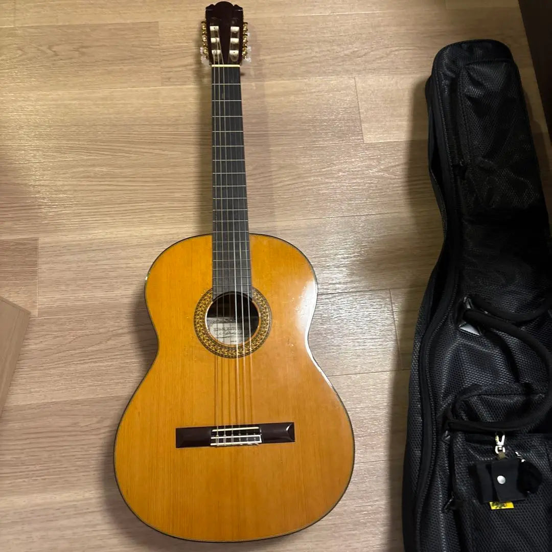 RYOJI MATSUOKA acoustic guitar made in 1975 model 20