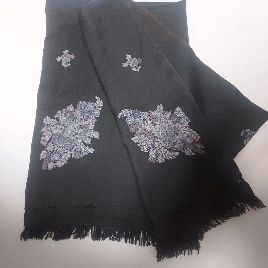 Large wool embroidery stole (difficult to do)