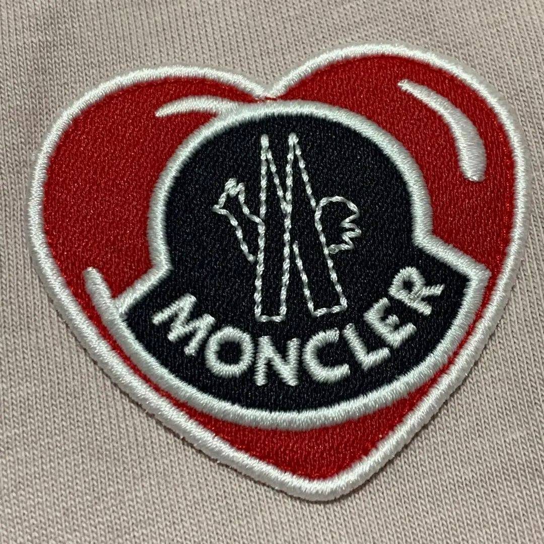 Beautiful condition Moncler 2024 T-shirt Pink Heart M Domestic genuine product 4S67 | 美品　モンクレール　2024 Tシャツ　ピンク　ハート　M 国内正規品 4S67