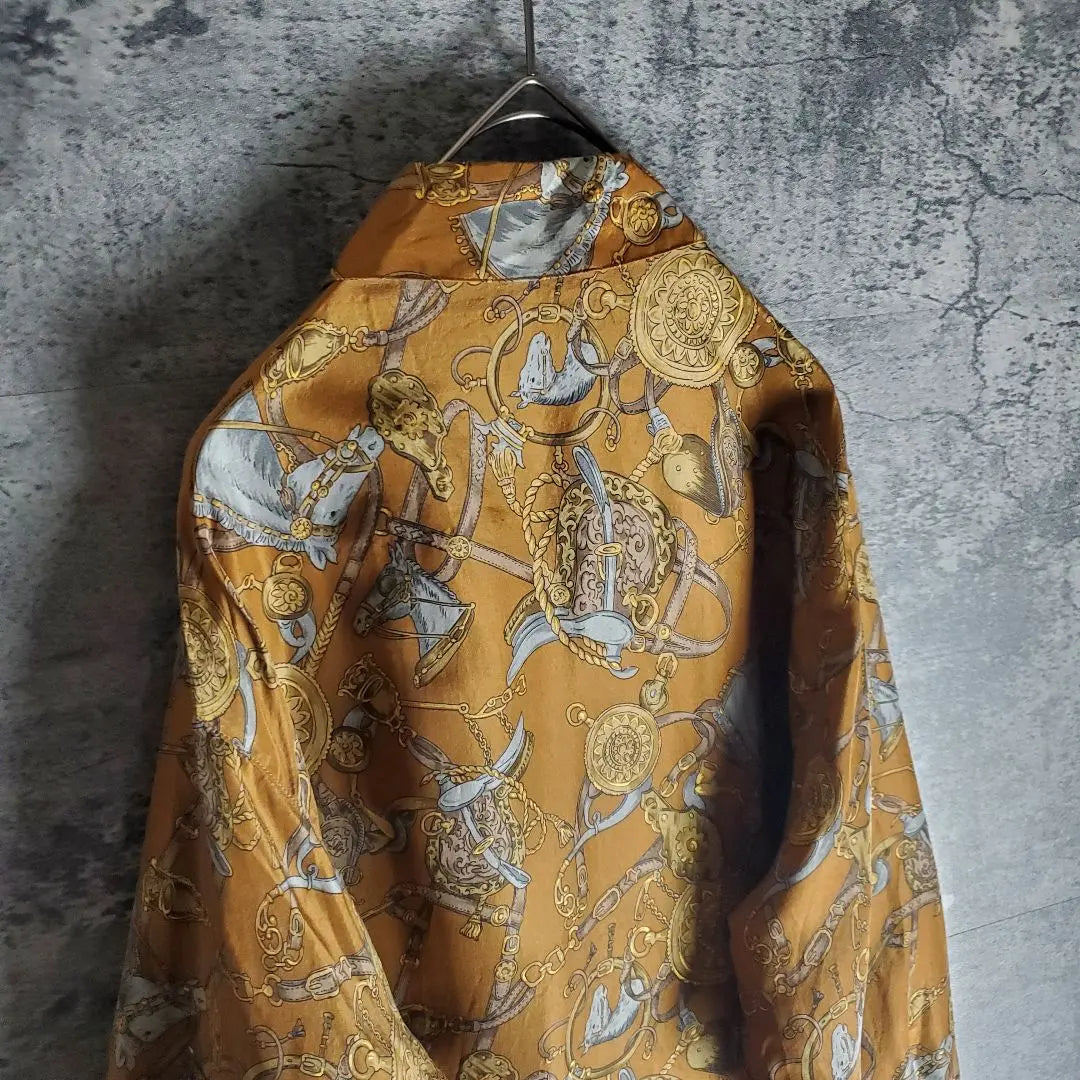 [Vintage] Vintage clothing, 100% silk, all-over pattern, scarf pattern, animal, khaki, retro