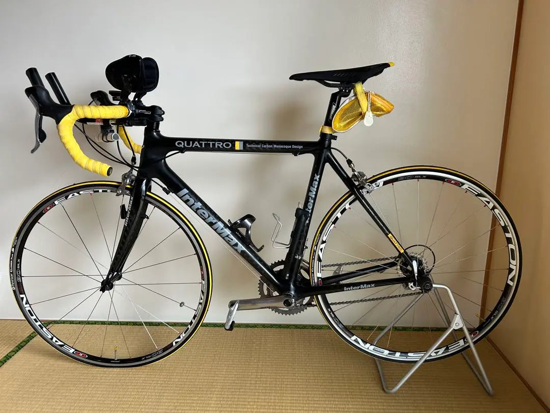 Quattro Carbon Road Bike Fizik Saddle with Easton Wheels