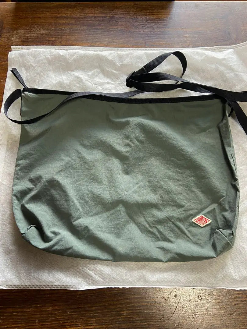 Danton Shoulder Bag Olive Green Unisex