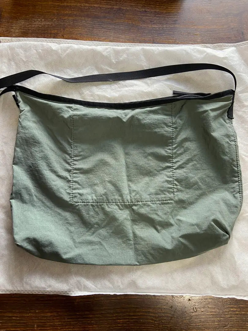 Danton Shoulder Bag Olive Green Unisex