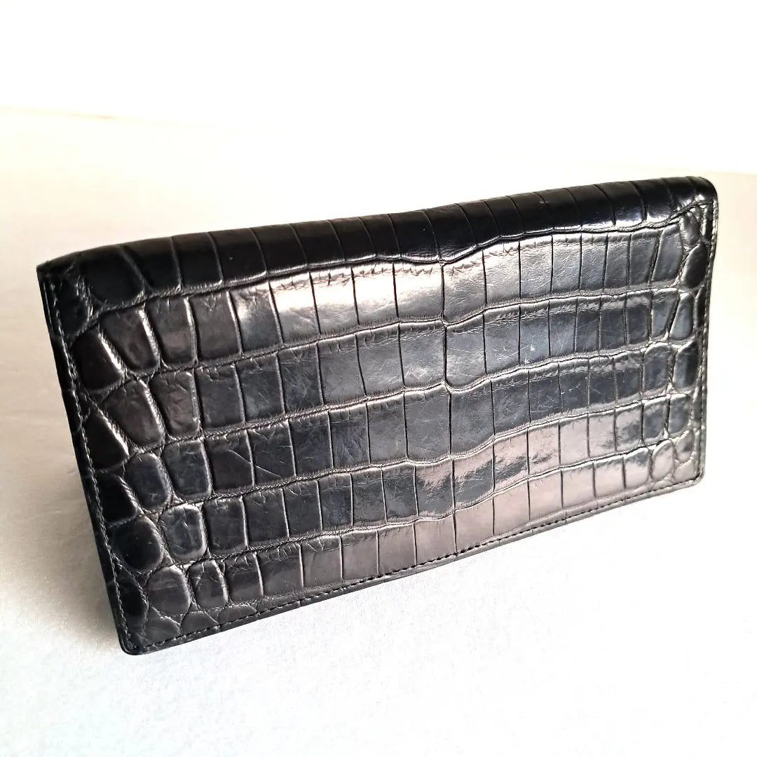 Cartera larga Musou Matte Crocodile con corte central en piel de cocodrilo negra A