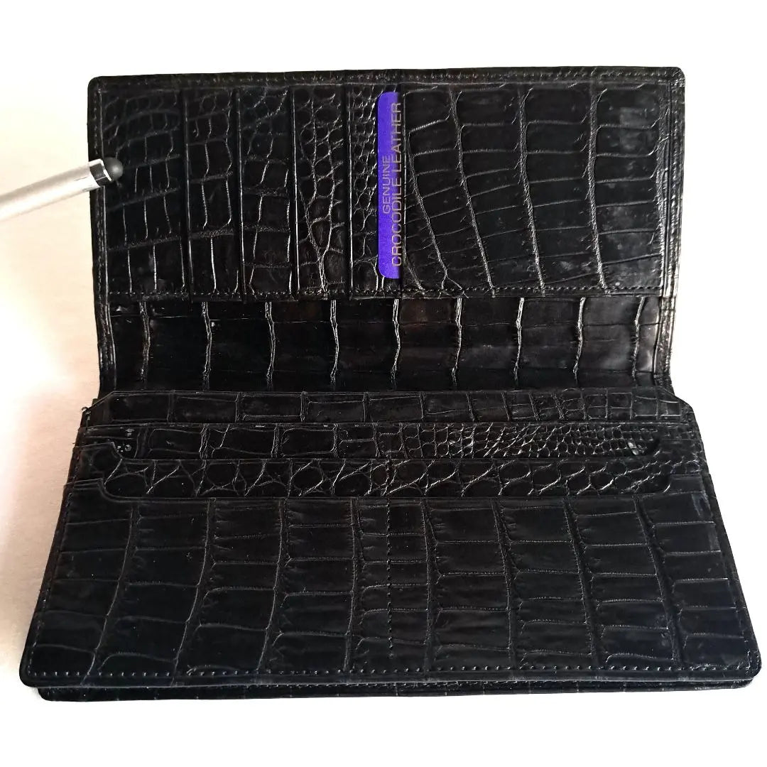 Cartera larga Musou Matte Crocodile con corte central en piel de cocodrilo negra A