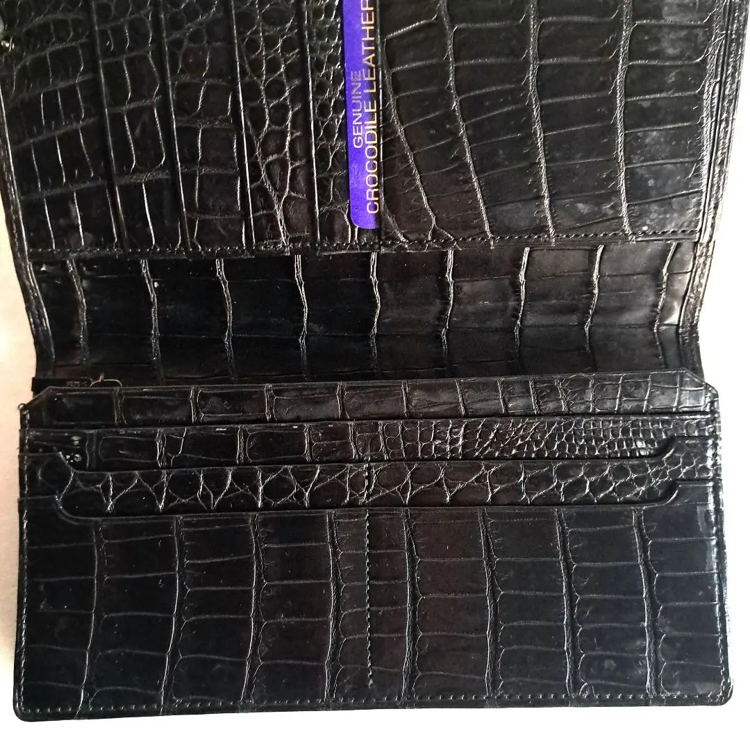 Cartera larga Musou Matte Crocodile con corte central en piel de cocodrilo negra A