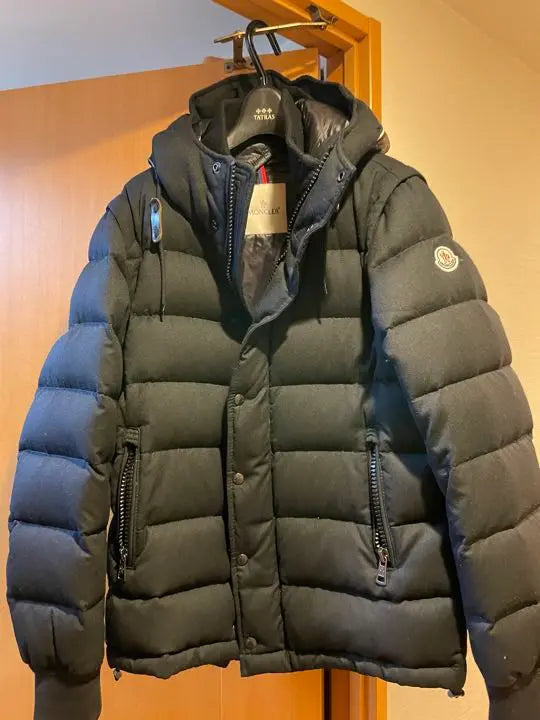 Chaqueta de plumas MONCLER súper rara para hombre