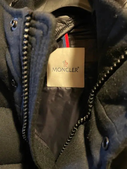 Chaqueta de plumas MONCLER súper rara para hombre