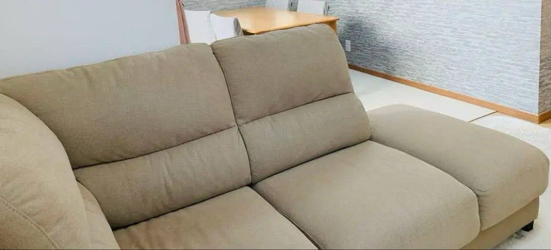 [Non-smoking/Pets ❌] Upholstered couch sofa (Wall 3KD LC BE)