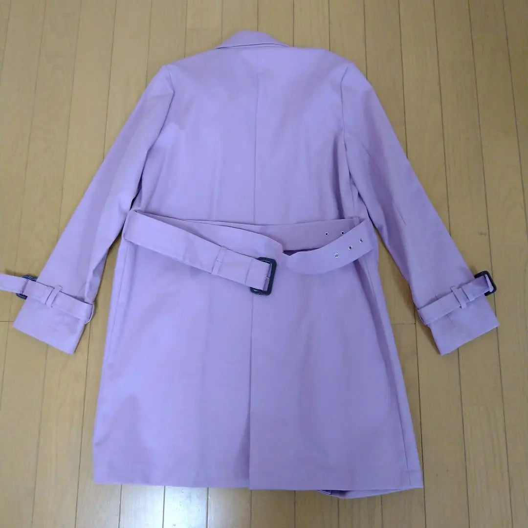 Gabardina lavanda de la colección DAMA Dinos