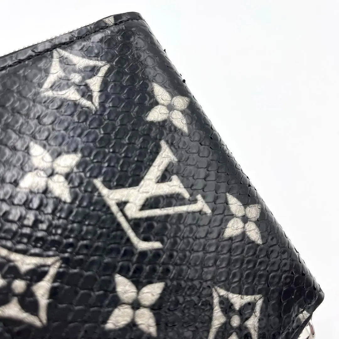 Monedero con cremallera exótico Monogram de Louis Vuitton, en excelente estado, raro y en color negro