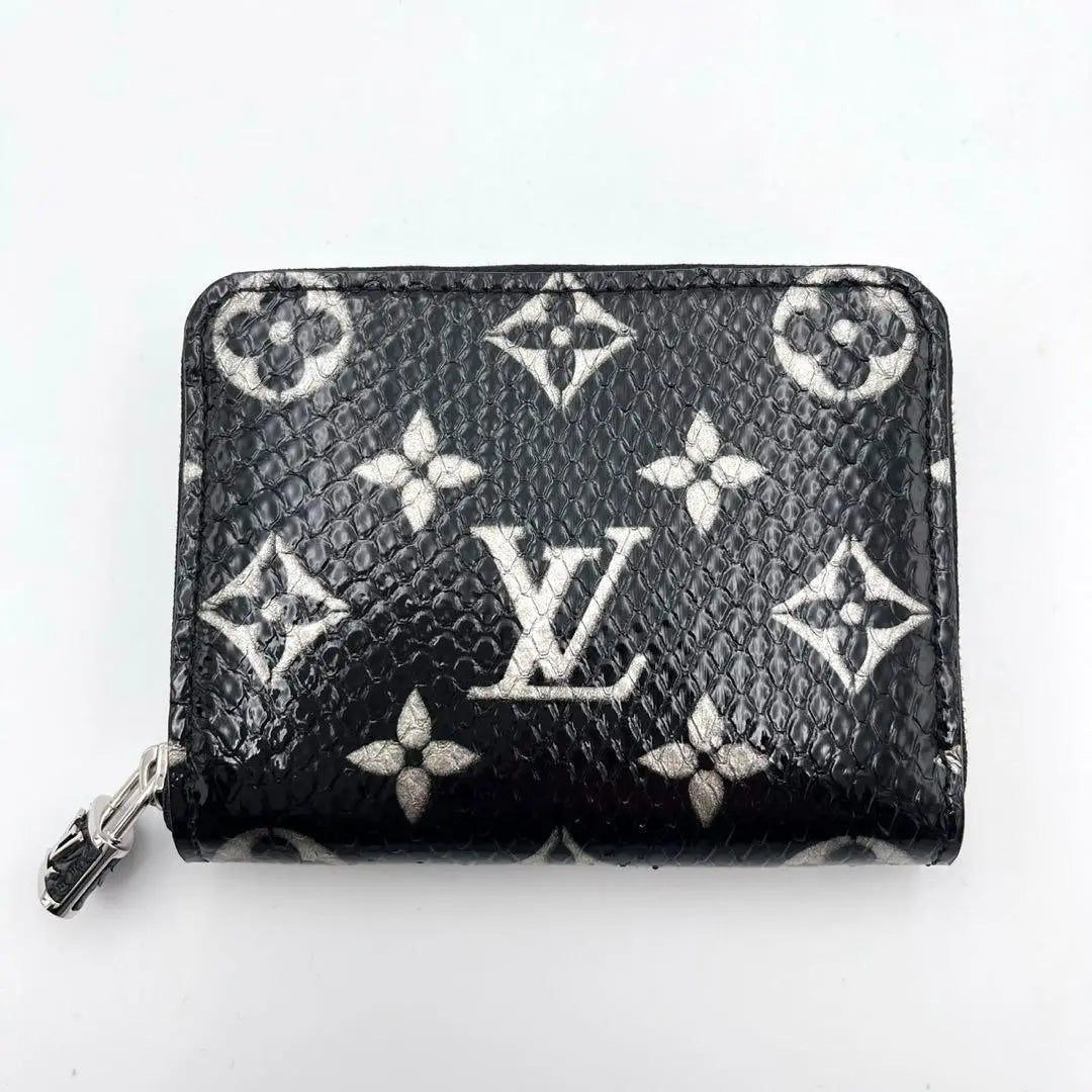 Monedero con cremallera exótico Monogram de Louis Vuitton, en excelente estado, raro y en color negro