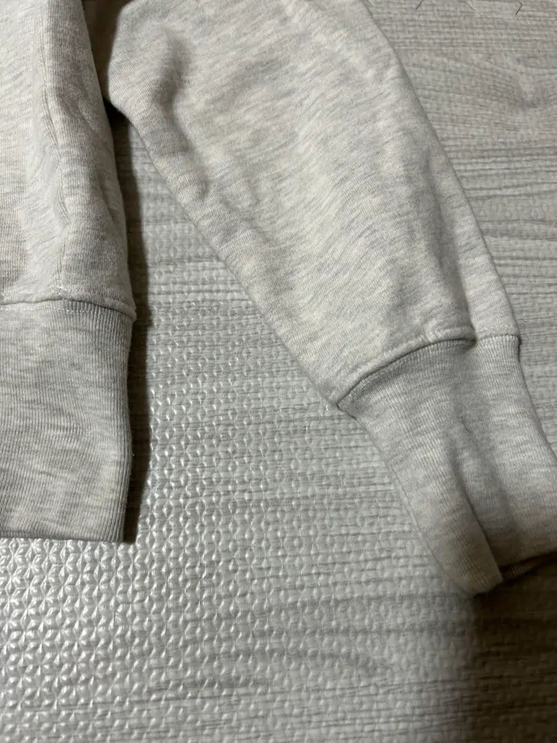 【Popularity! ! Big deal: THE KNiTS grey sweatshirt