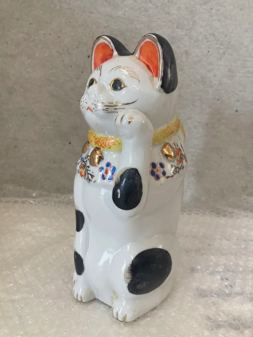 Antique beckoning cat cat figurine