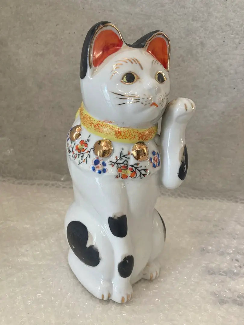 Antique beckoning cat cat figurine