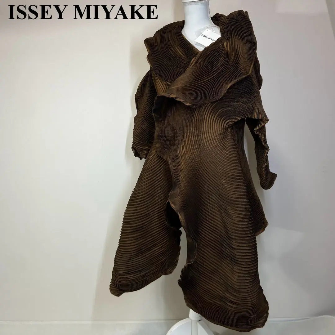 Deadstock item with tag ISSEY MIYAKE 3D steam transformed coat