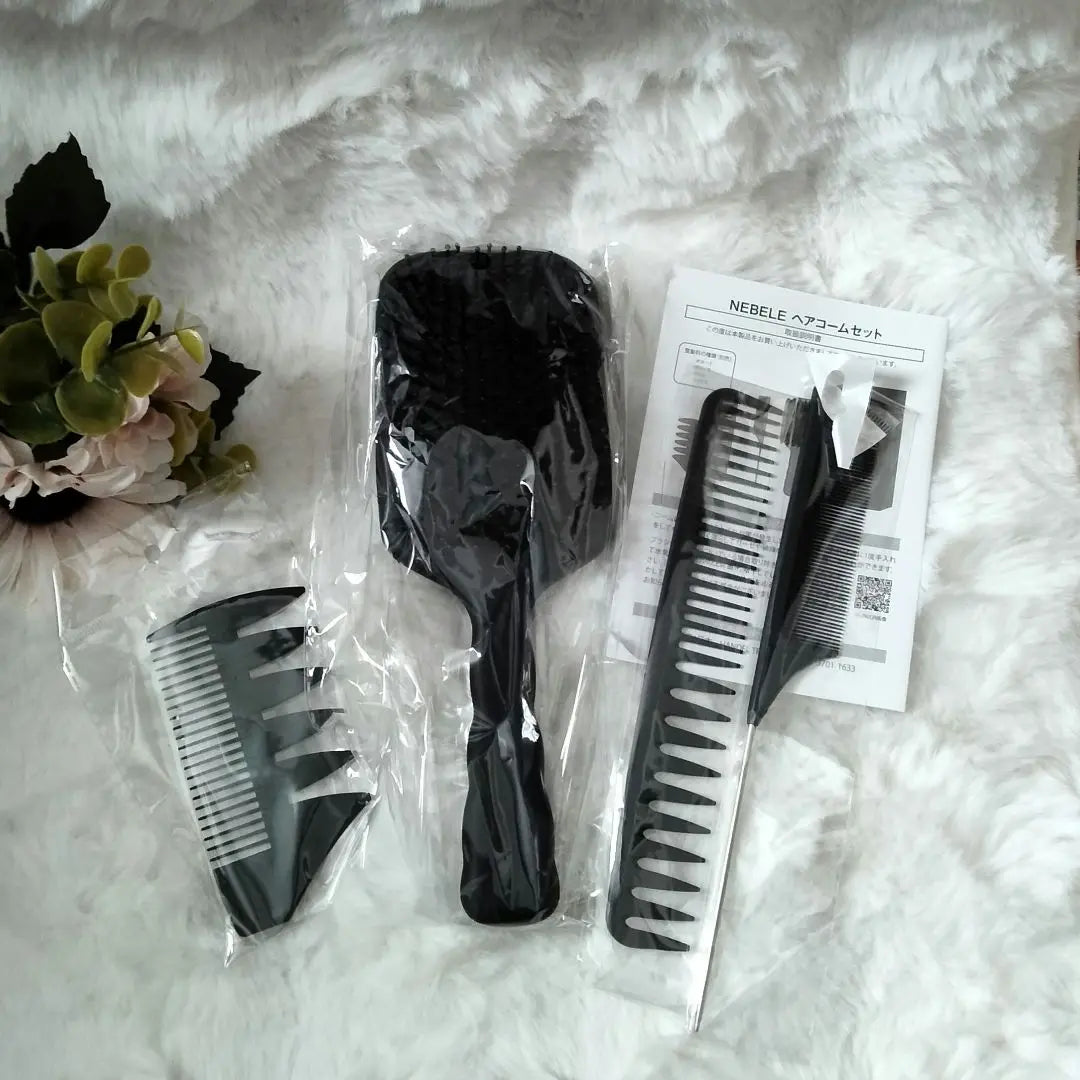 ✨Brand new and unused✨ Two-block hair comb paddle brush tail NEBELE 4 pieces