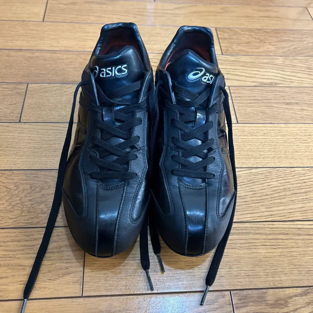 ASICS Black Spiked Shoes Low Cut