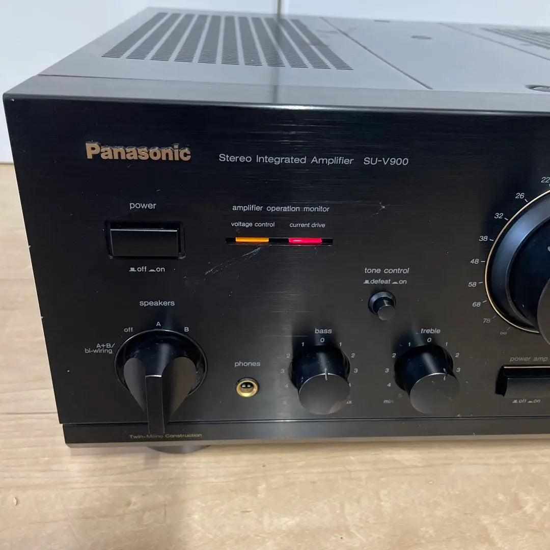 Panasonic High-class integrated amplifier SU-V900 Works well