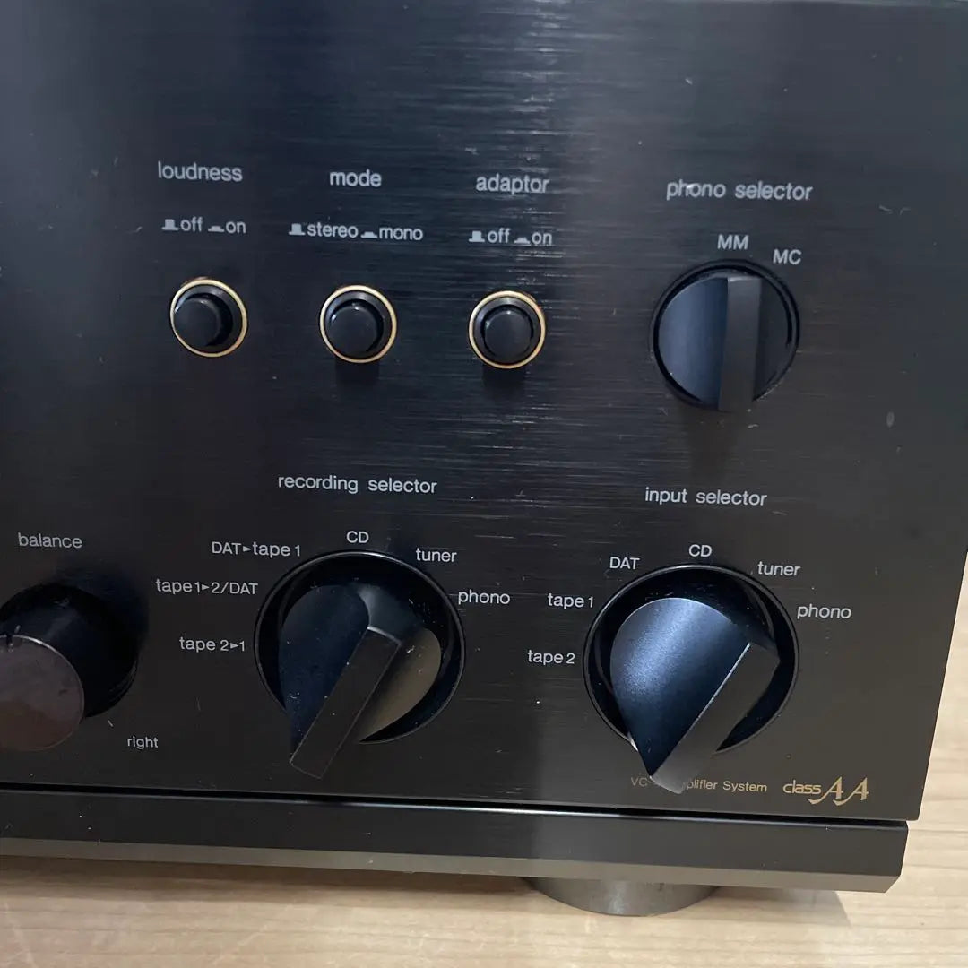 Panasonic High-class integrated amplifier SU-V900 Works well