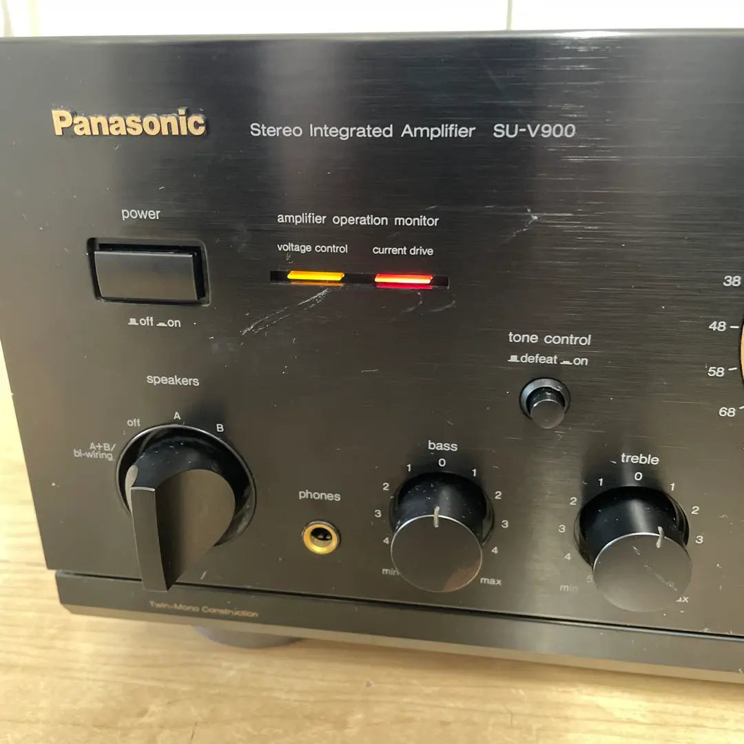 Panasonic High-class integrated amplifier SU-V900 Works well