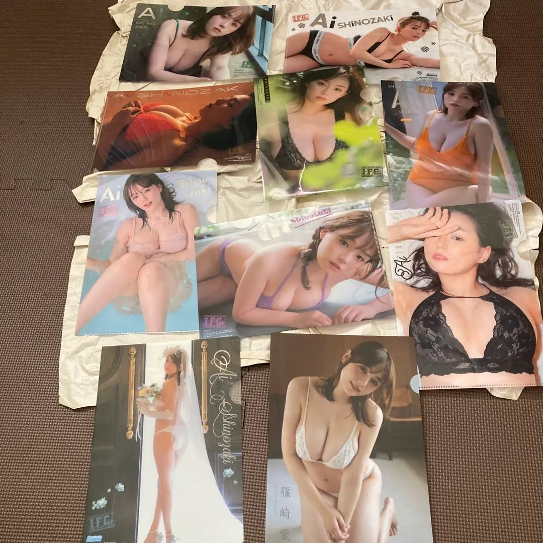 Portada de la revista Shinozaki Ai, DVD sin abrir, archivo transparente, con postal, recorte de huecograbado