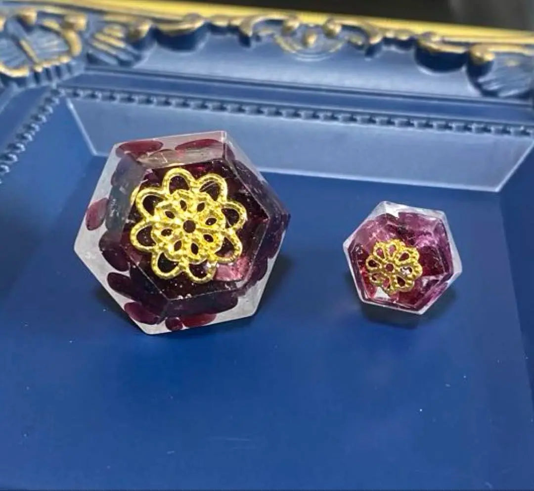 Salt that won't collapse, garnet, salt orgonite