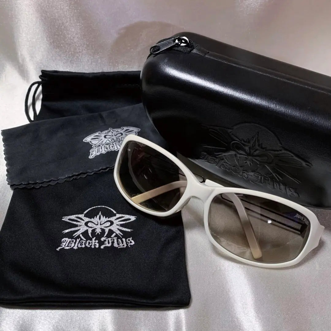 [Rare] BLACK FLYS Black Fly Sunglasses White Frame