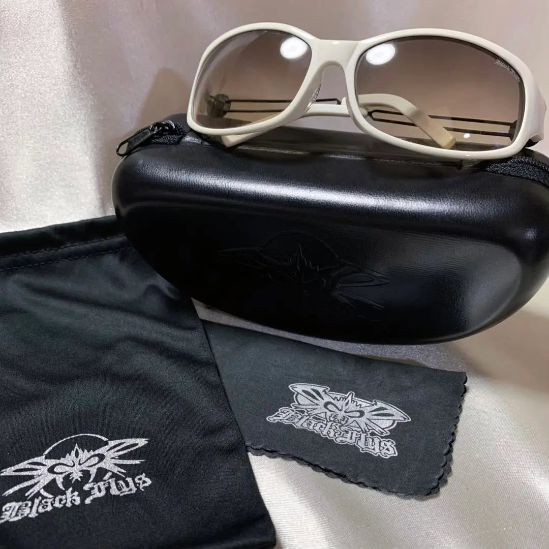 [Rare] BLACK FLYS Black Fly Sunglasses White Frame