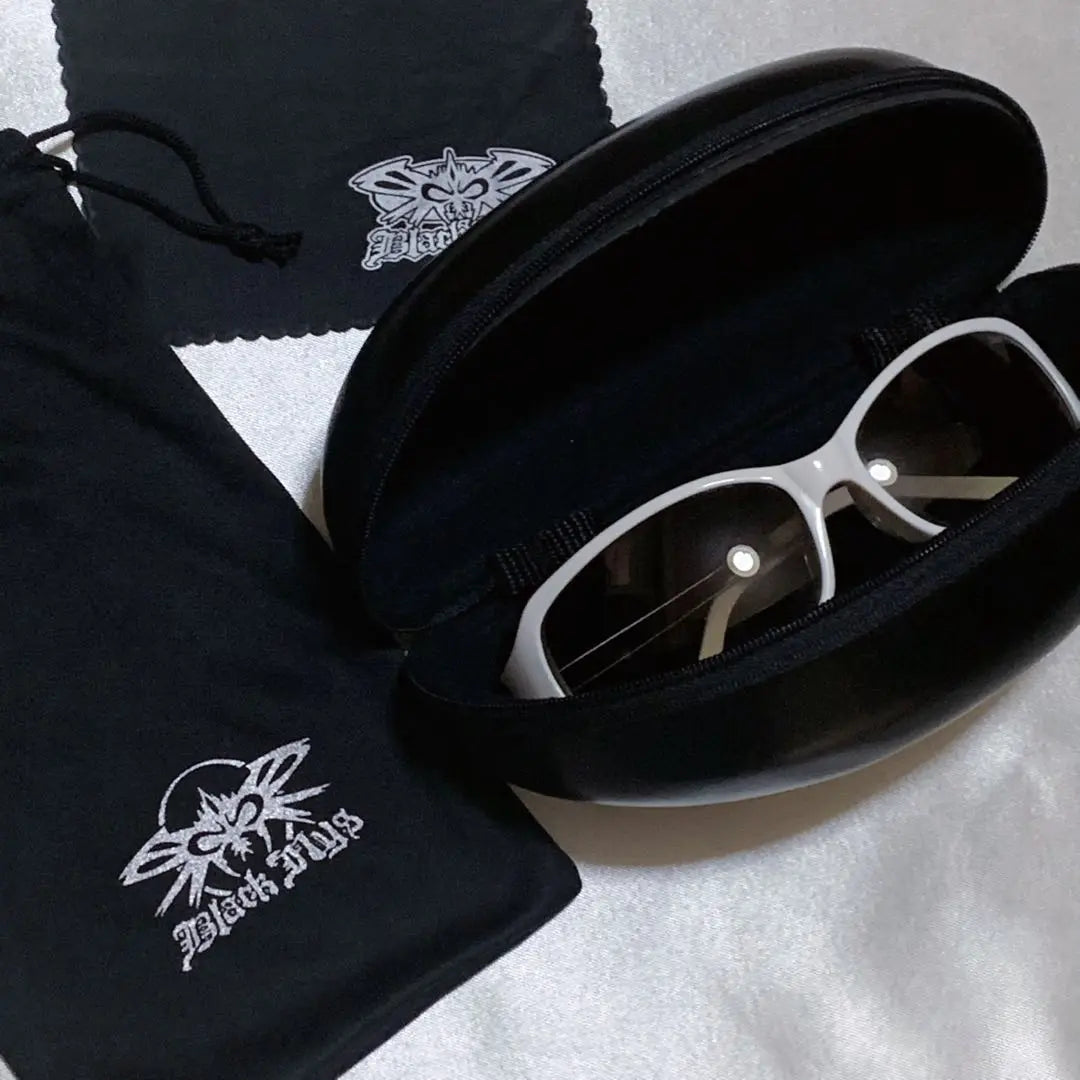 [Rare] BLACK FLYS Black Fly Sunglasses White Frame