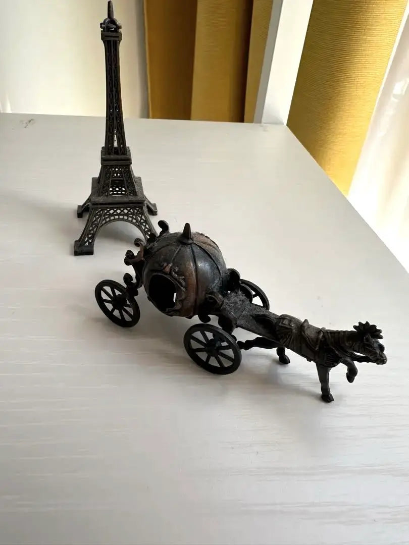 Conjunto en miniatura de la Torre Eiffel y el Carruaje | エッフェル塔と馬車のミニチュアセット