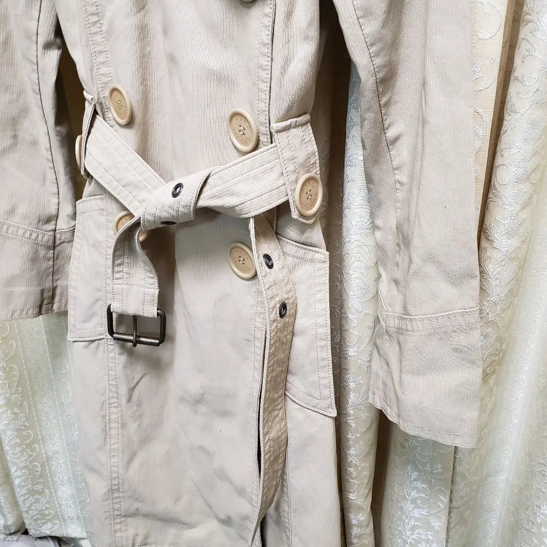 Marc Jacobs trench coat beige size 4 shipping included