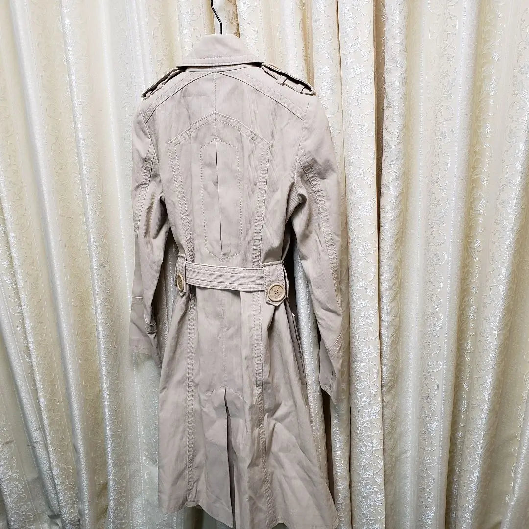 Marc Jacobs trench coat beige size 4 shipping included