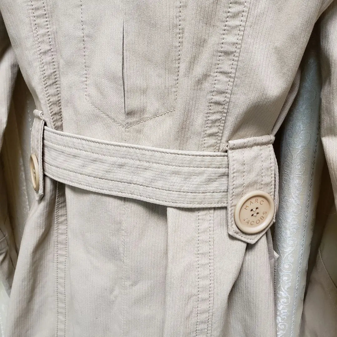 Marc Jacobs trench coat beige size 4 shipping included