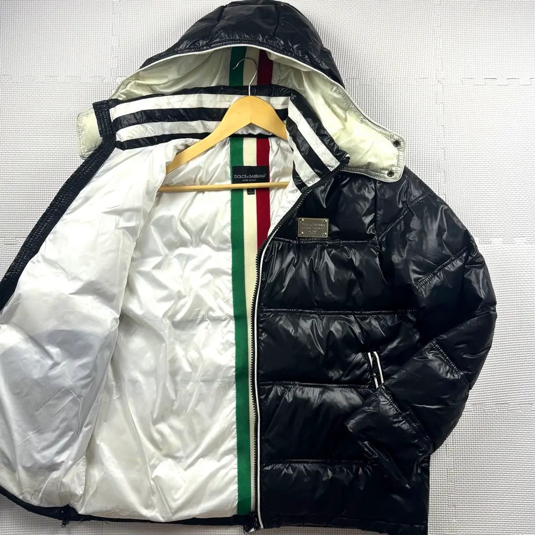 Chaqueta de plumas Dolce &amp; Gabbana con placa de logotipo tricolor XL