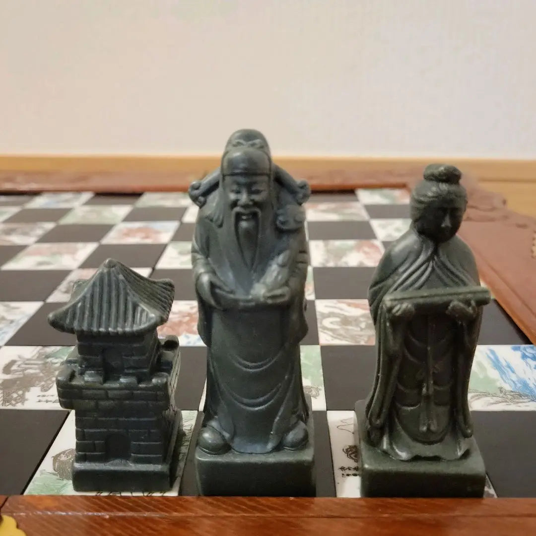 Juego de ajedrez Guerrero de terracota Estatuilla de ajedrez antigua Estilo retro Tablero de madera | チェスセット 兵馬俑アンティーク チェス 置物 レトロ調 木製テーブルボード