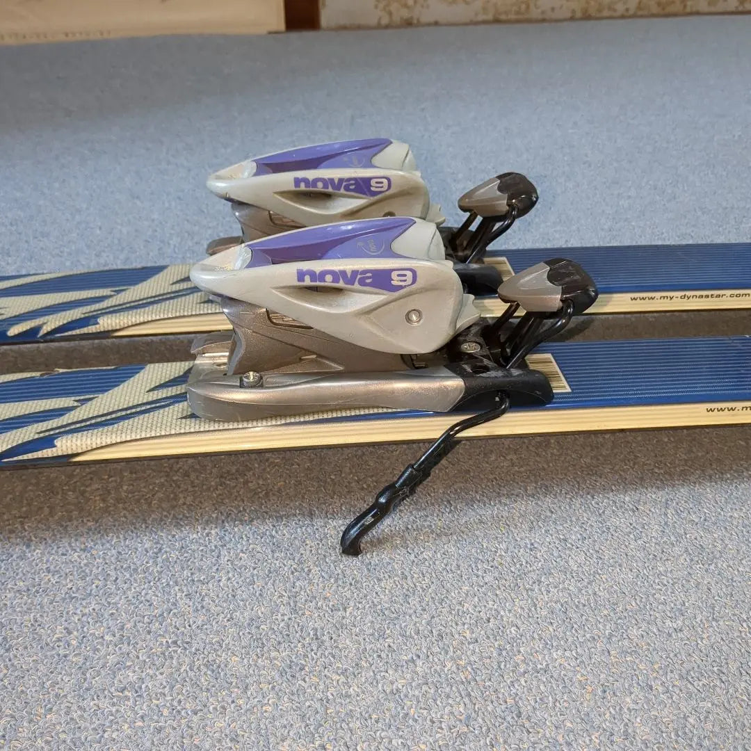 DYNASTAR Skis and LOOK Binding Hart Stock