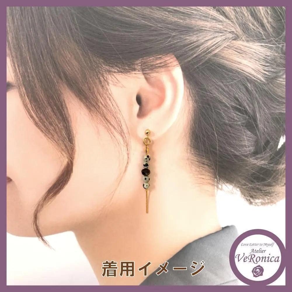 Pendientes de jaspe dálmata, cuentas hechas a mano, negro, oro, elegante | ダルメシアンジャスパーのピアス ハンドメイド ビーズ 黒 ゴールド おしゃれ