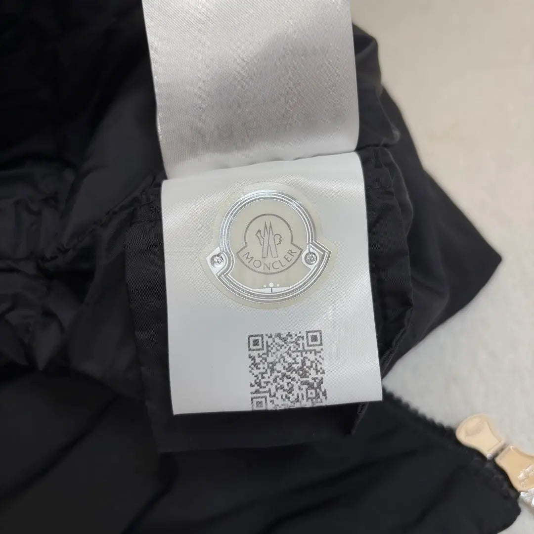 ☆ Extra beautiful goods ☆ MONCLER TOPAZ A Lin Nylon Coat Black Black