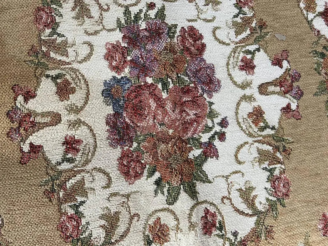 Chenille yarn made with elegant rose pattern rug mat suitable for all seasons