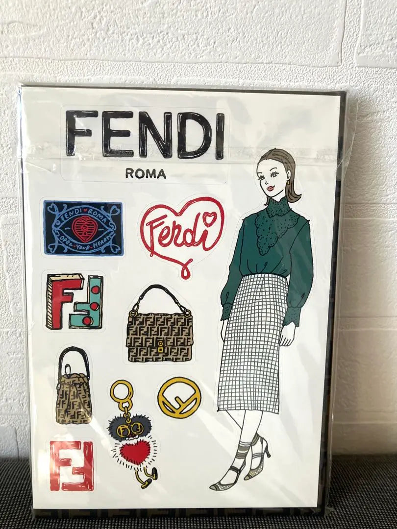 Libreta Fendi con pegatinas, sin usar