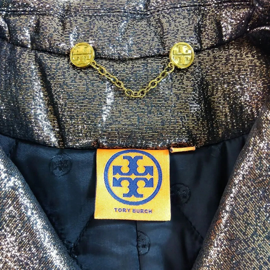 Abrigo Chester con relleno de Tory Burch, forro acolchado con logotipo, lamé dorado