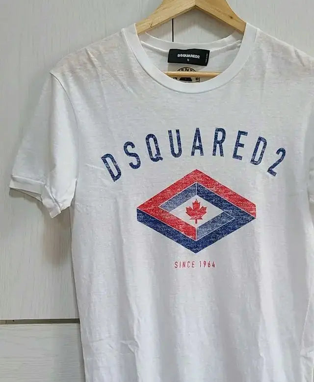 Nueva camiseta sin usar con etiqueta y sin etiquetas ✨ Camiseta con el logotipo de DSQUARED2