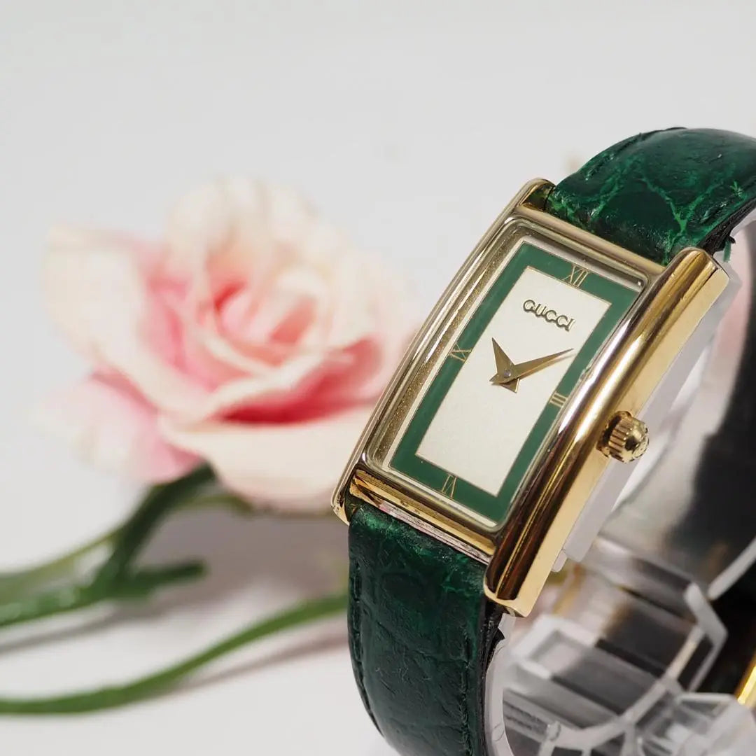 Reloj Gucci para mujer con correa de piel cuadrada en dorado C847