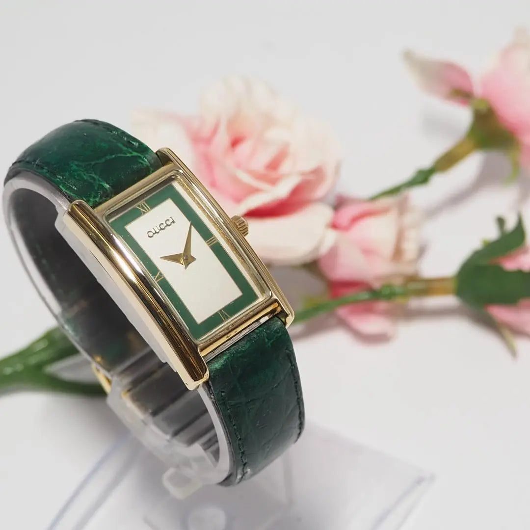 Reloj Gucci para mujer con correa de piel cuadrada en dorado C847