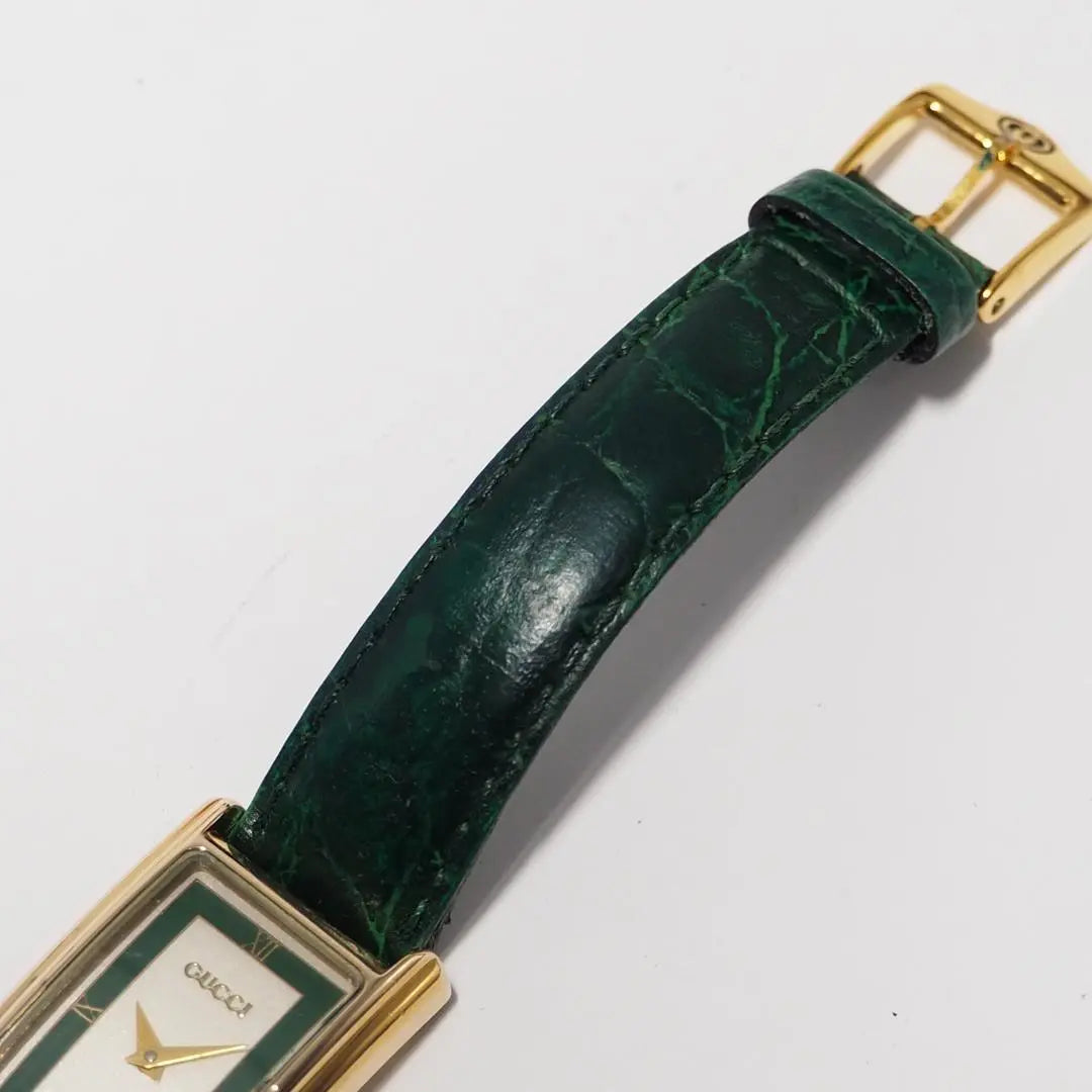 Reloj Gucci para mujer con correa de piel cuadrada en dorado C847