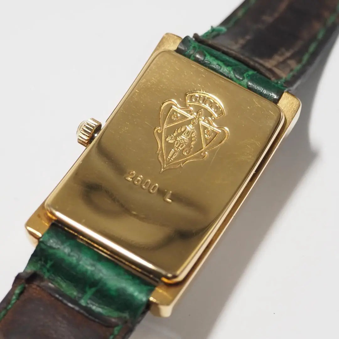 Reloj Gucci para mujer con correa de piel cuadrada en dorado C847