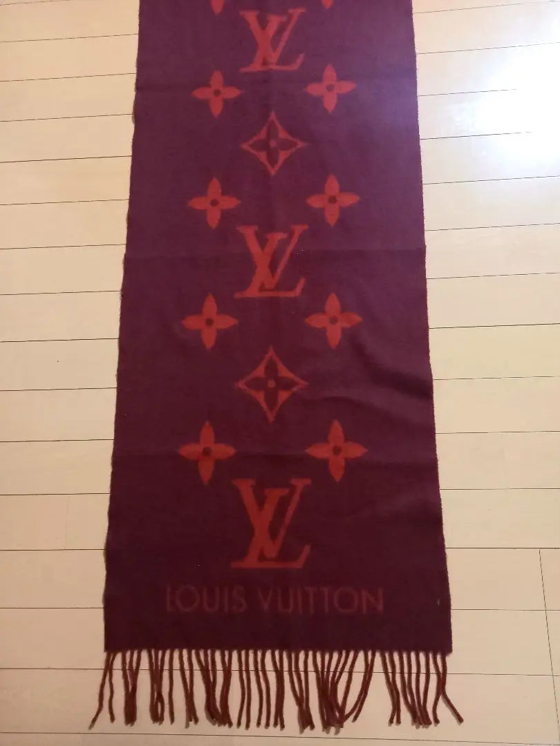 In good condition! Louis Vuitton Echarple Reykjavik cashmere scarf, M75505