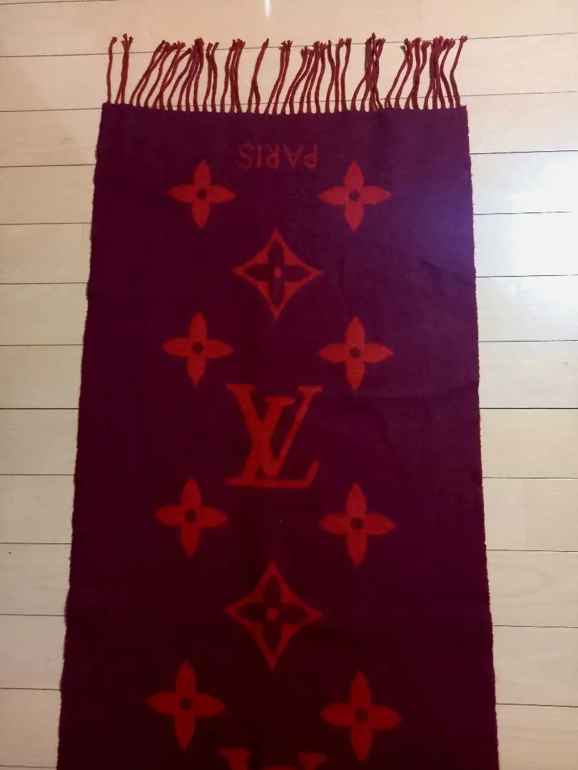 In good condition! Louis Vuitton Echarple Reykjavik cashmere scarf, M75505